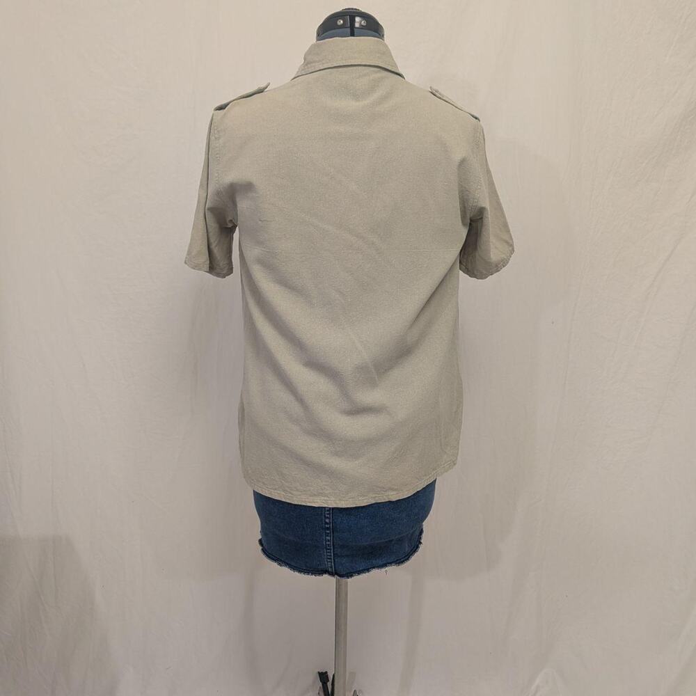Selene Sport 100% silk short‑sleeve button‑up shirt in light sage, size S - Picture 2 of 7